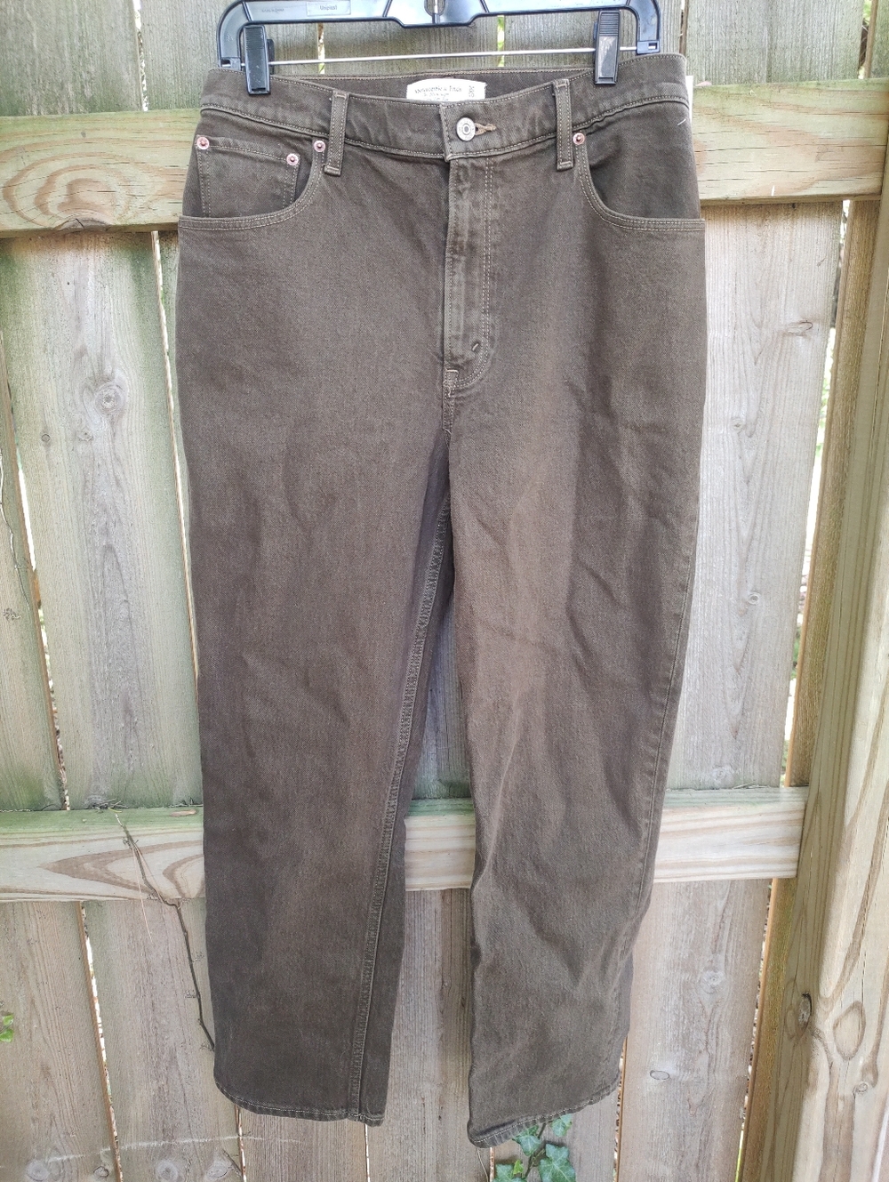 🏵️ Abercrombie Fitch Brown 90s Straight Ultra High Rise Brown Denim Jeans NWT